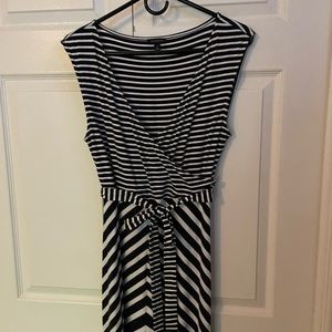 Talbots Medium summer Maxi dress navy blue & white geometric pattern Soft fabric